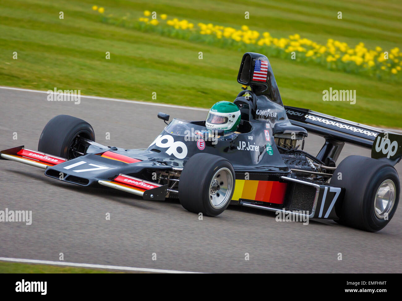 Schatten-Cosworth DN5 1975 mit Fahrer Jean-Pierre Verpflichtung, 73. Goodwood Mitgliederversammlung, Sussex, UK. Stockfoto