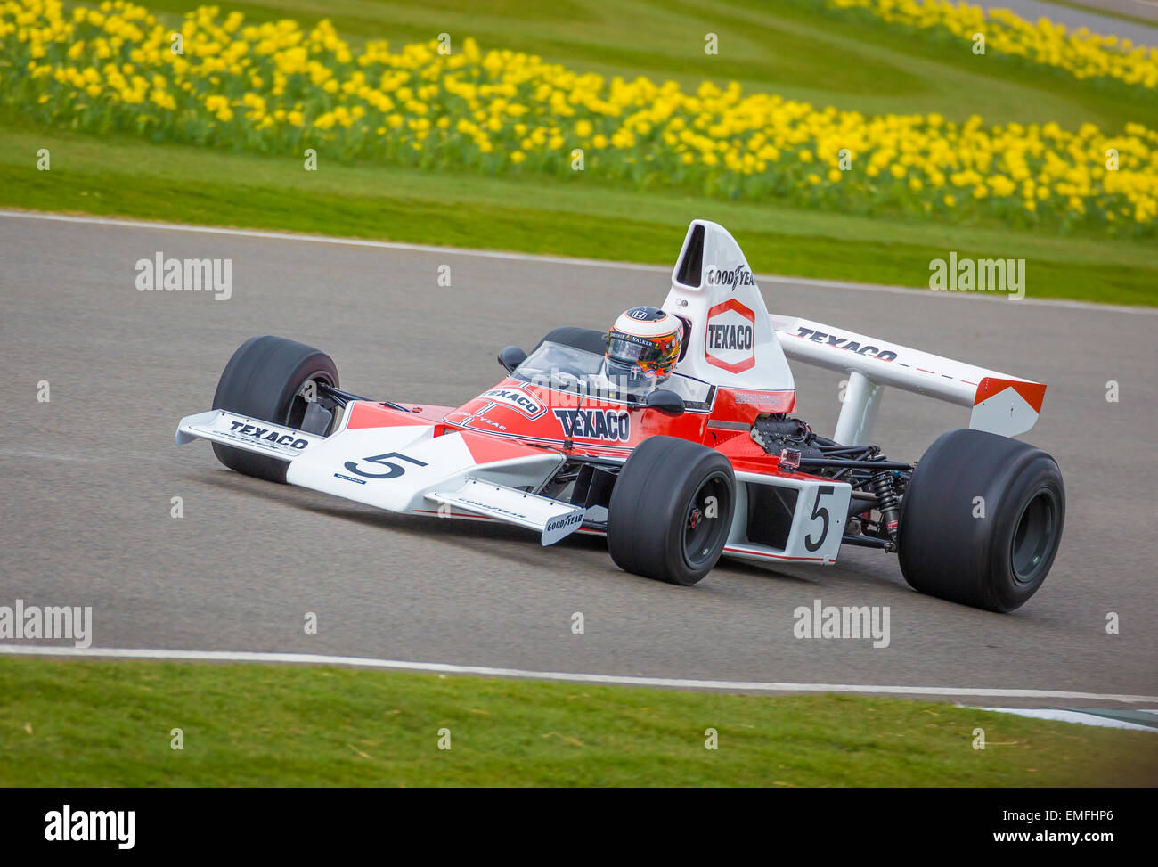 McLaren-Cosworth M23 1974 mit Fahrer Stoffel Vandoorne 73. Goodwood Mitgliederversammlung, Sussex, UK. Stockfoto