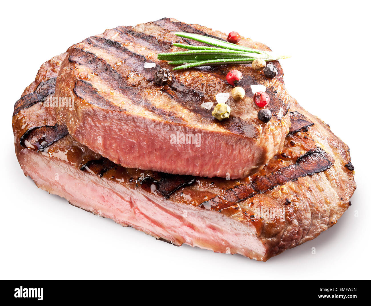 Rindersteak mit Gewürzen. Datei enthält Beschneidungspfade. Stockfoto