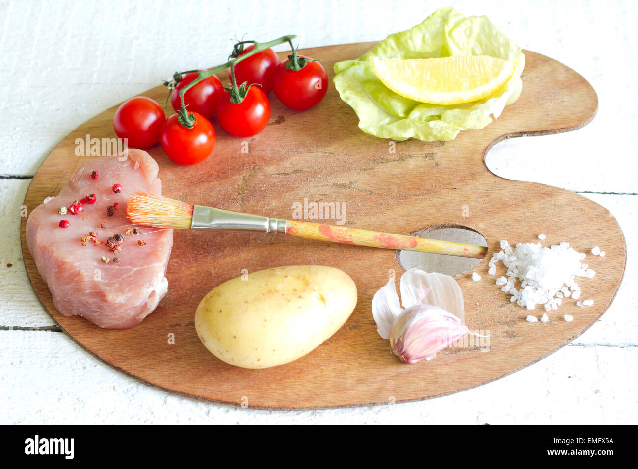 Sortiment von Lebensmitteln auf Farbe Palette kulinarische Idee abstrakt Stockfoto