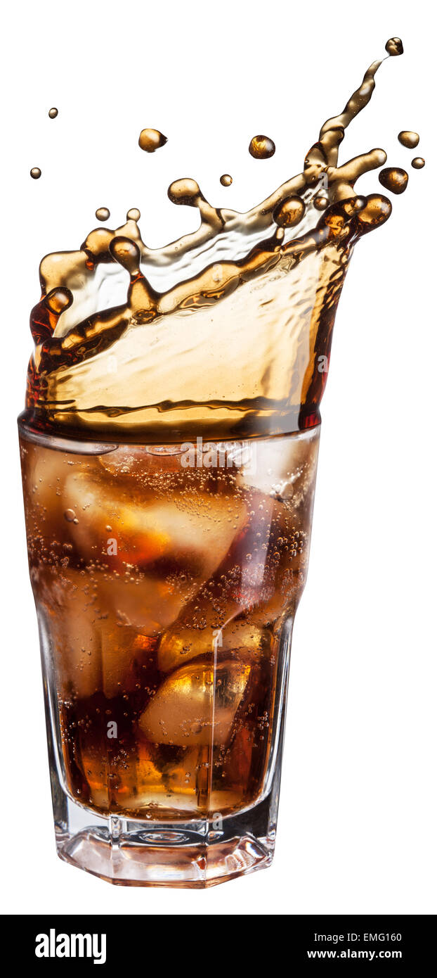 Cola Glas mit Eiswürfeln und Spritzer zu trinken. Datei enthält Beschneidungspfade. Stockfoto