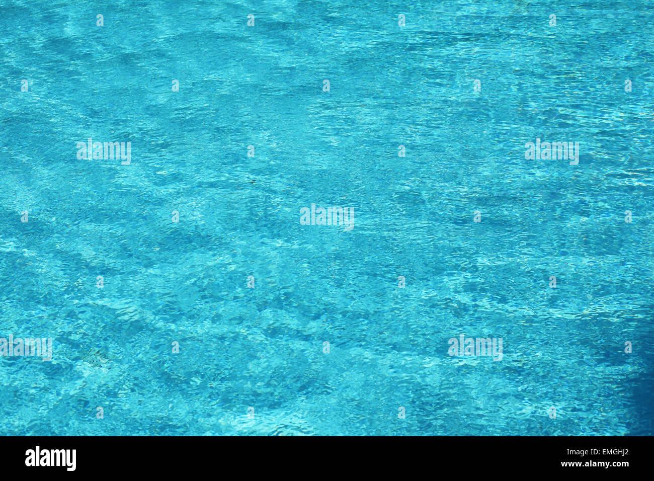 Wellige Oberfläche des blauen Wassers. Stockfoto