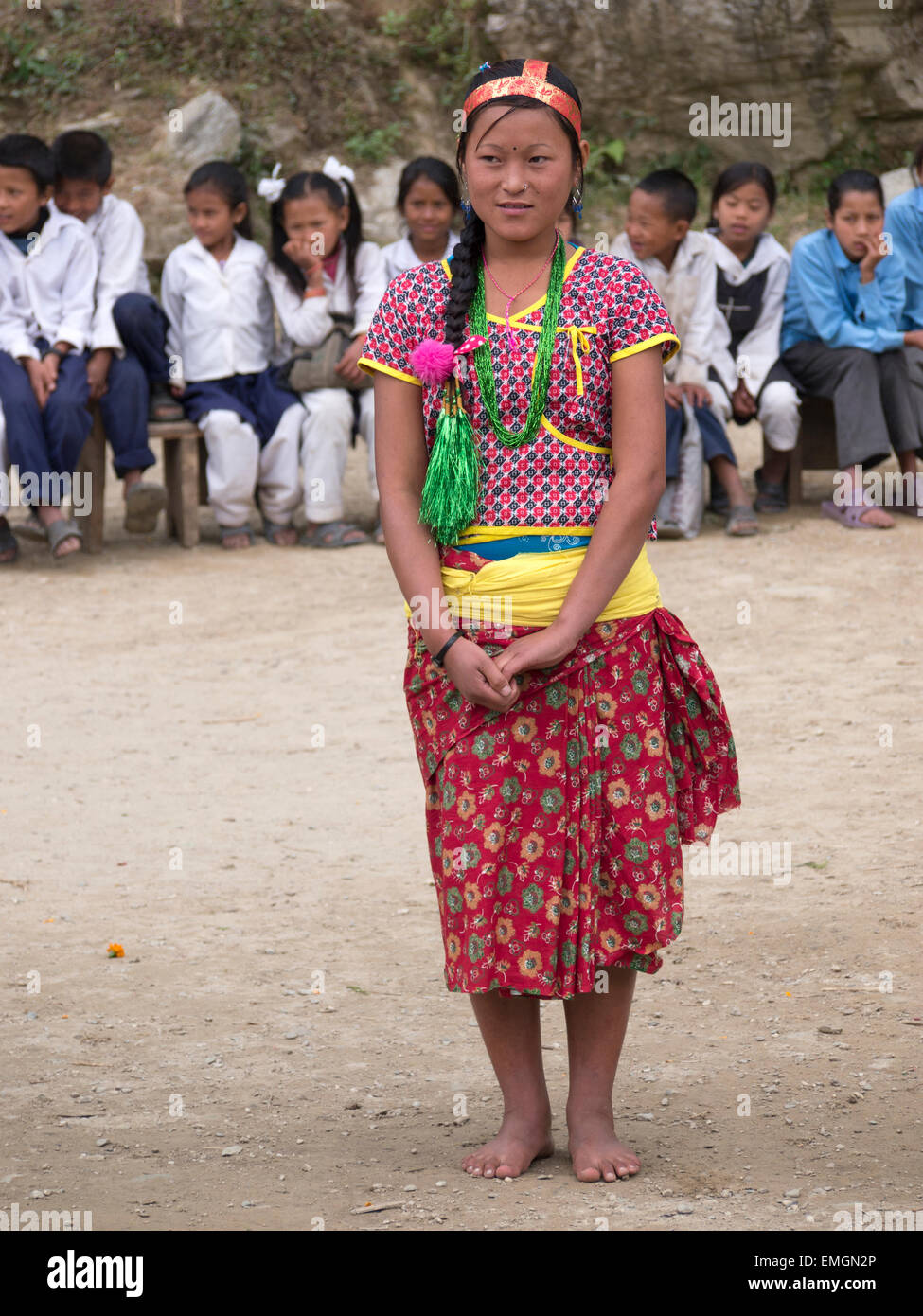 Schulkinder-traditioneller Tanz-Lukla-Nepal-Asien Stockfoto