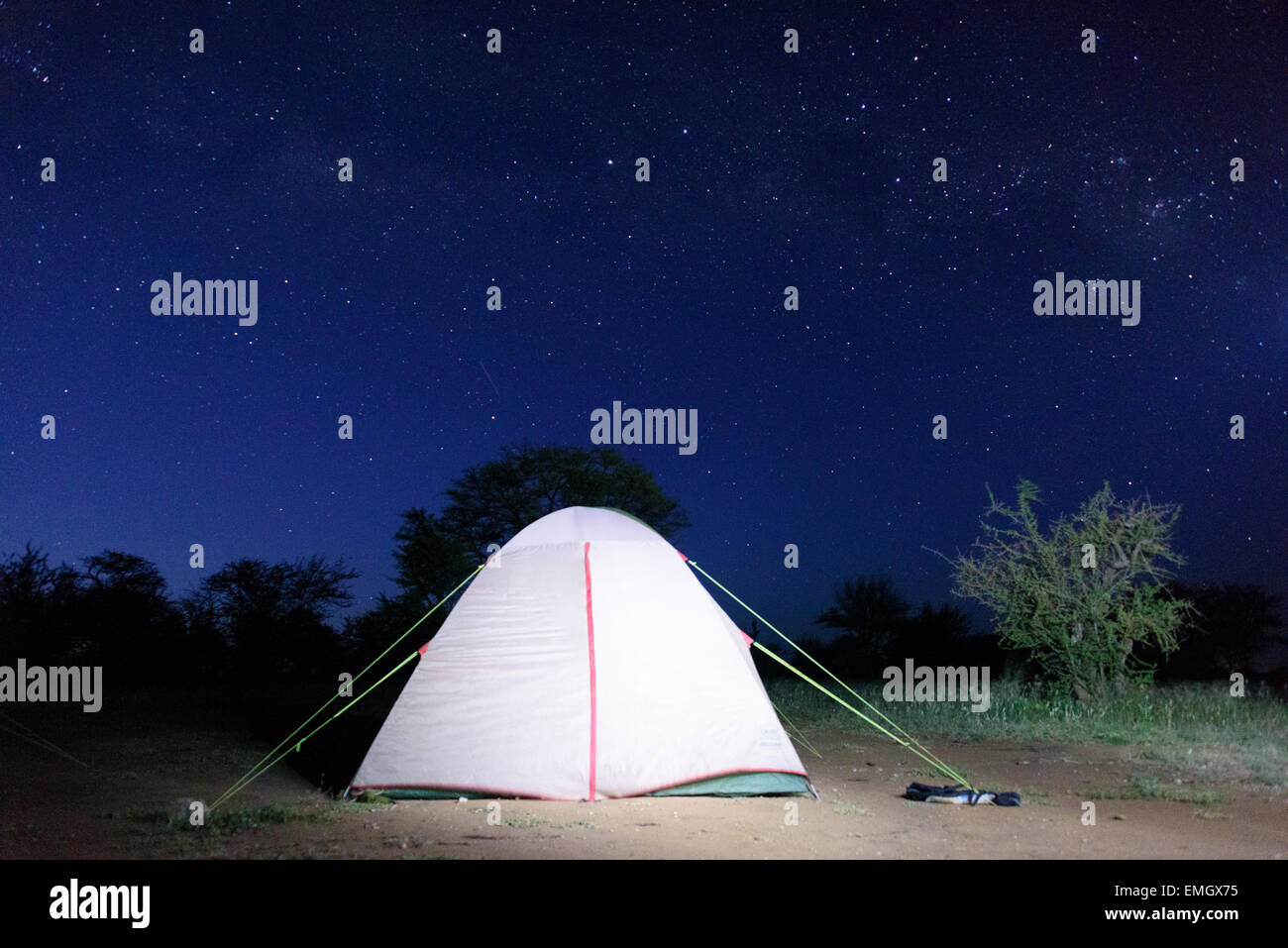 Zelt unter den Sternen, Serengeti Nationalpark, Tansania, Afrika Stockfoto