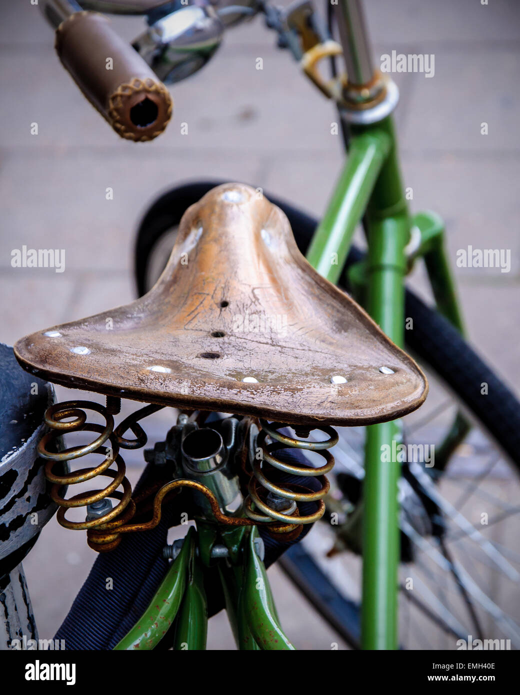 Eine Nahaufnahme der Fahrradsattel in Oxford. Stockfoto