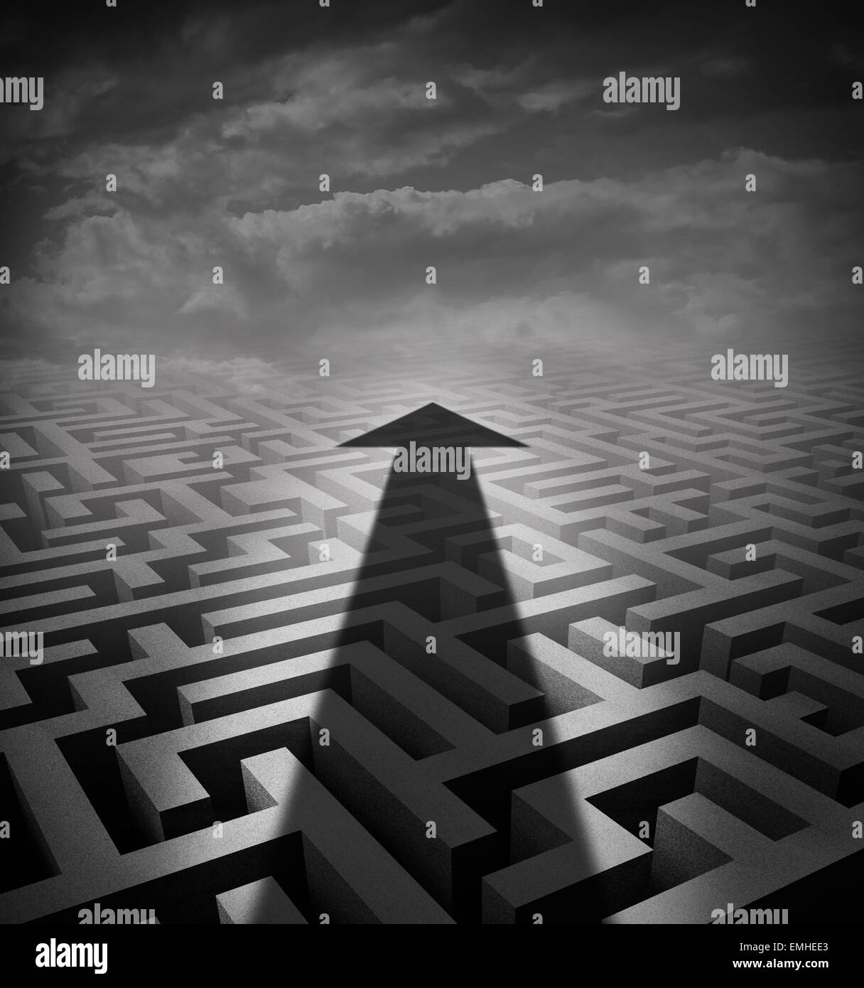 Pfeil-Labyrinth-Business-Konzept als eine Besetzung Schatten quer durch eine drei dimensionale Labyrinth als einen Erfolgsgrad Metapher und Lösung für die Suche nach einer Innovatavie Art der Fortbewegung in einem schwierigen Problem. Stockfoto