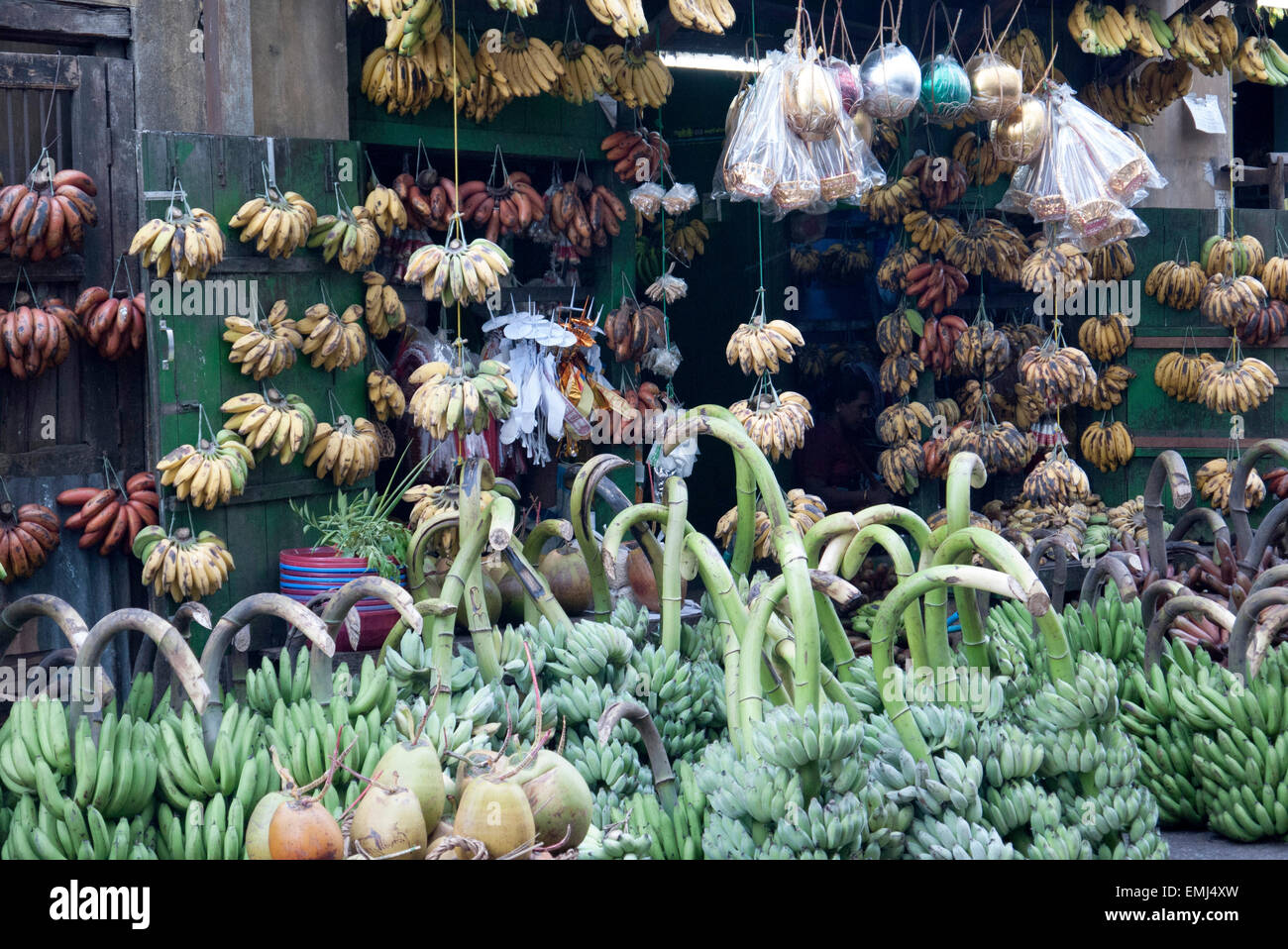 Banane und Wegerich Verkäufer Shop, 17. Straße, Yangon, Myanmar Stockfoto