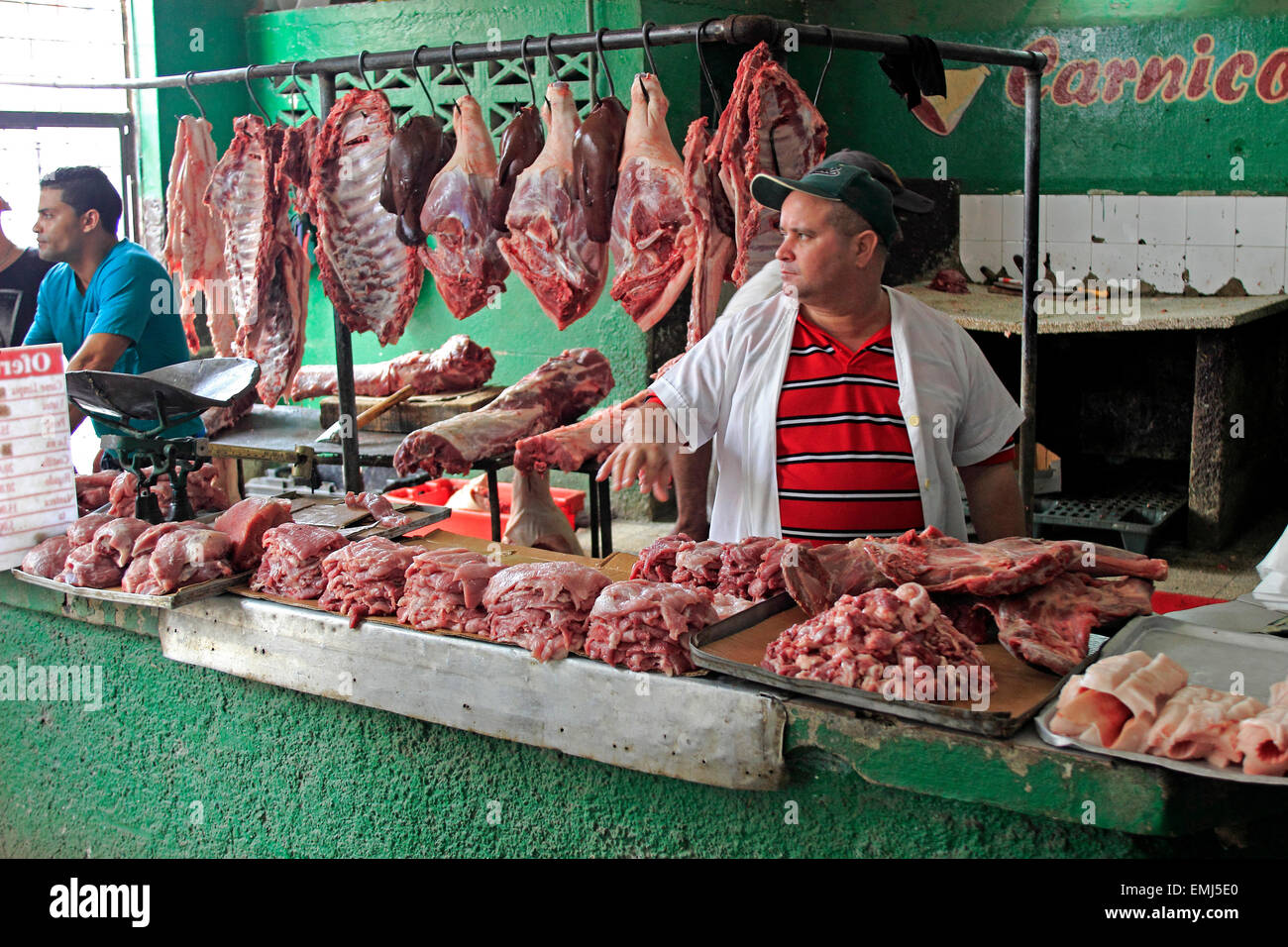 Kubanische Fleischmarkt zeigt Produkte jederzeit verkäufliche Cienfuegos Kuba Stockfoto