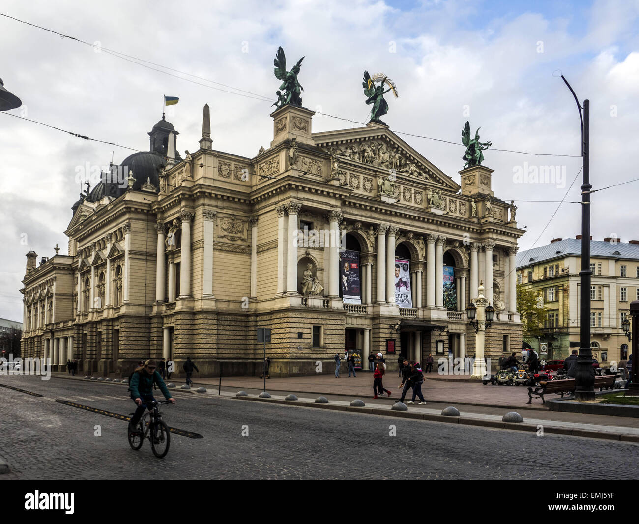 19. April 2015 - Solomiya Krushelnytska Staatliche Akademische Opern- und Ballett-Theater (1897-1900) am 15. Juni 2013, Lemberg, Ukraine. Theater ist im Wiener Neorenaissance-Stil erbaut (Credit-Bild: © Igor Golovniov/ZUMA Draht) Stockfoto