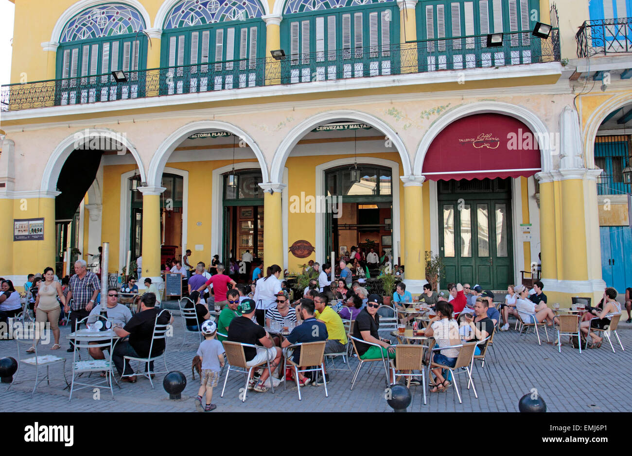 Restaurierte historische Gebäude-Fassade im Bereich Plaza Vieja Havanna Kuba Stockfoto