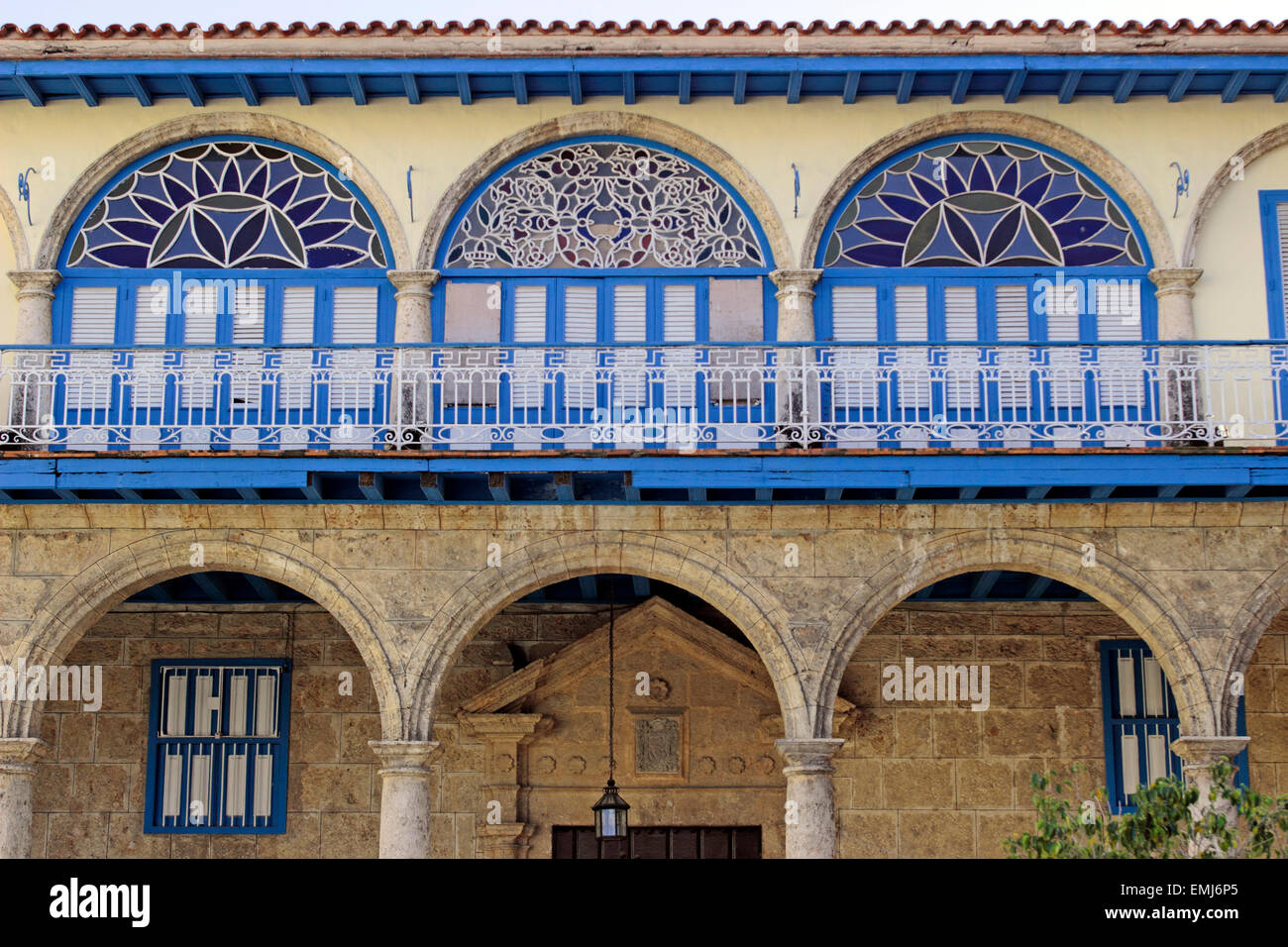 Restaurierte historische Gebäude-Fassade im Bereich Plaza Vieja Havanna Kuba Habana Vieja Stockfoto
