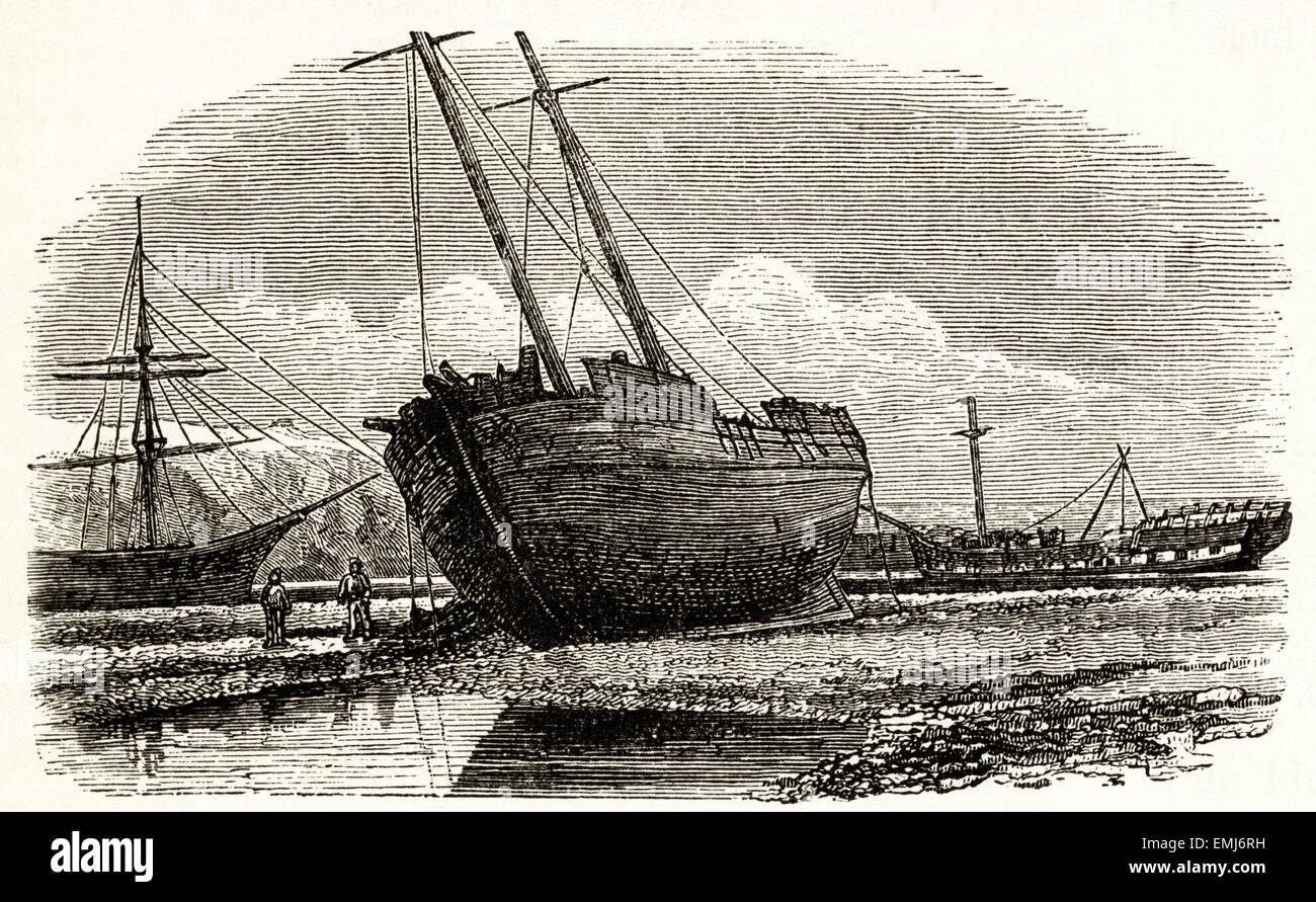 Segelschiffe auf Grund am Strand. Viktorianische Holzschnitt Gravur datiert 1890 Stockfoto