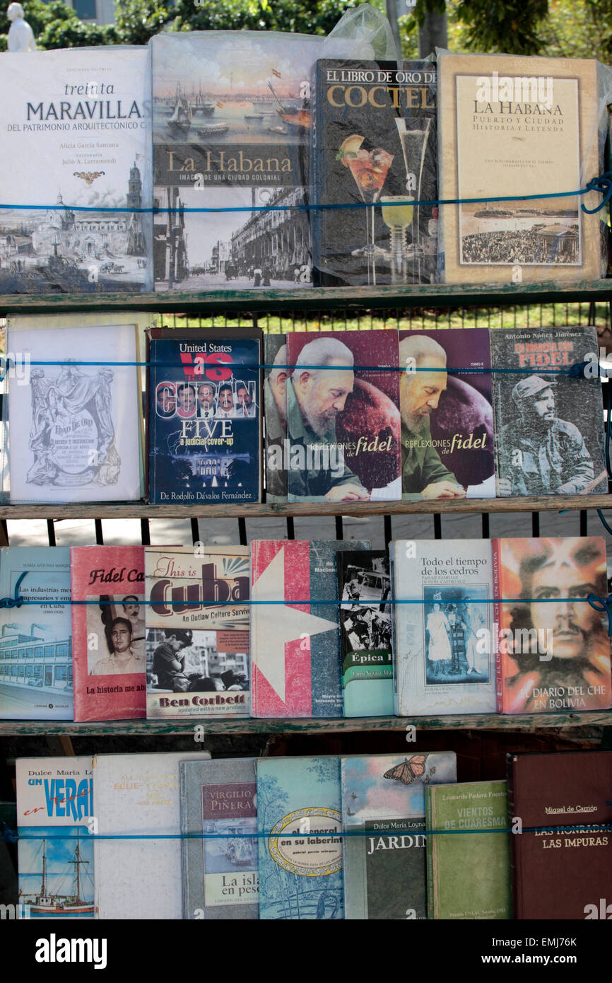 Kubanische Bücher für Flohmarkt Verkauf stall Altstadt Habana Vieja Havanna Kuba Stockfoto