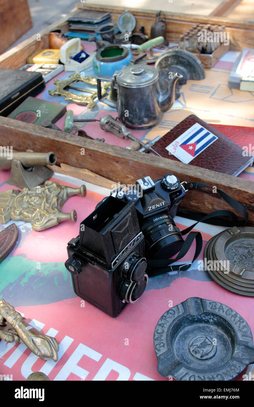 Antike Gegenstände für Verkauf Flohmarkt Stall Altstadt Habana Vieja Havanna Kuba Stockfoto