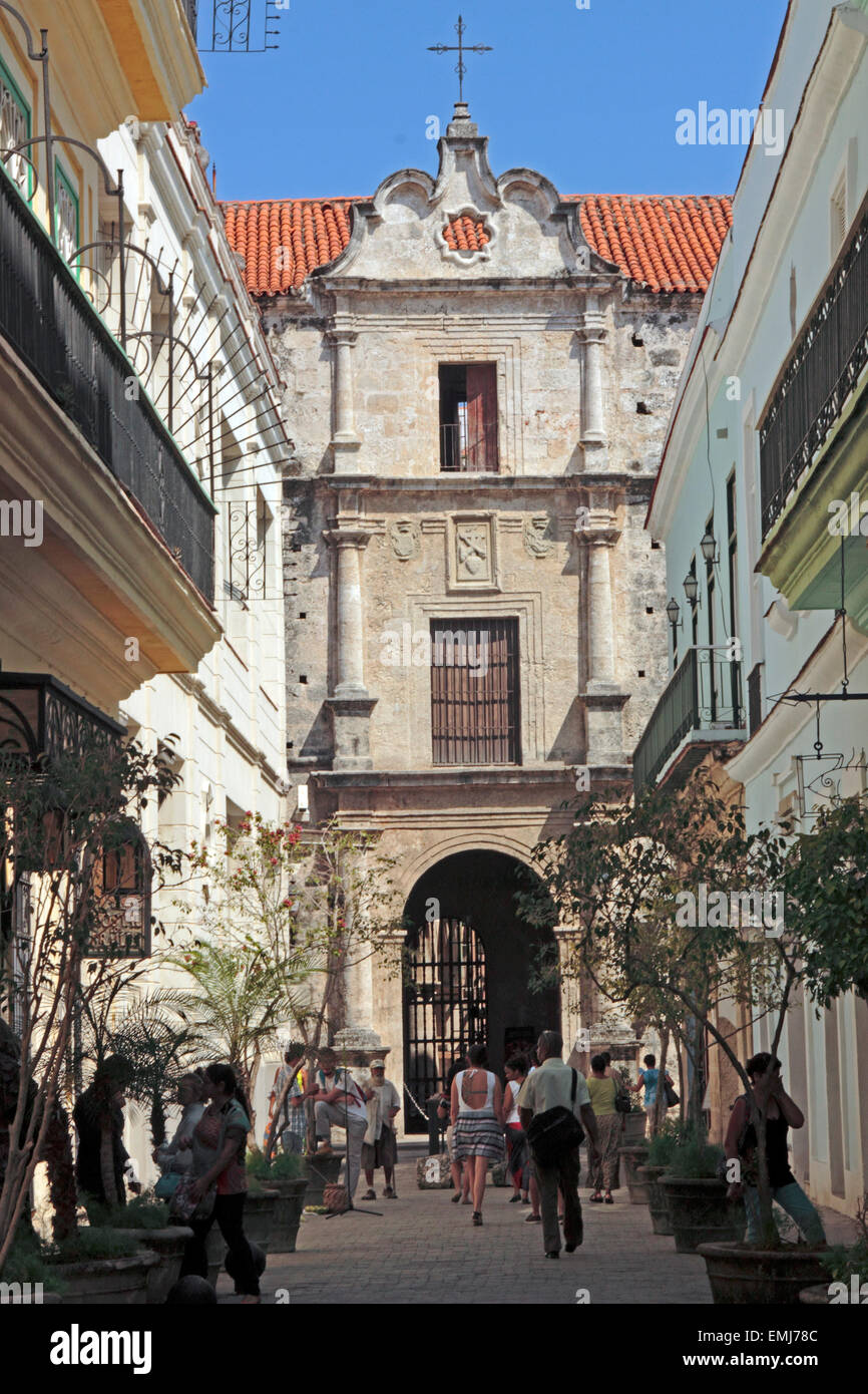 Restaurierte Kolonialzeit befinden sich Gebäude und Geschäfte Altstadt Habana Vieja Havanna Kuba Stockfoto