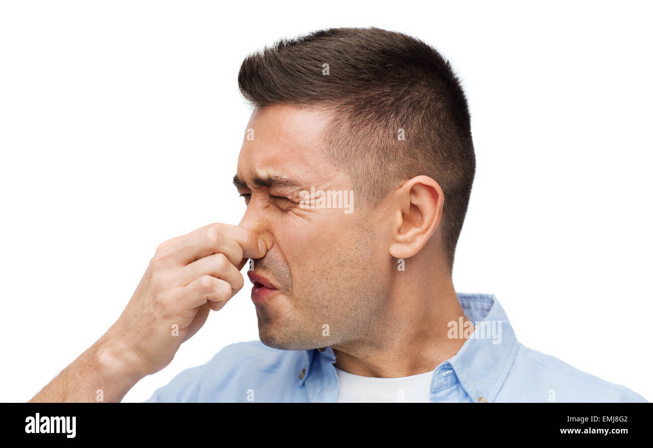 Mann Wrying unangenehmen Geruch Stockfoto