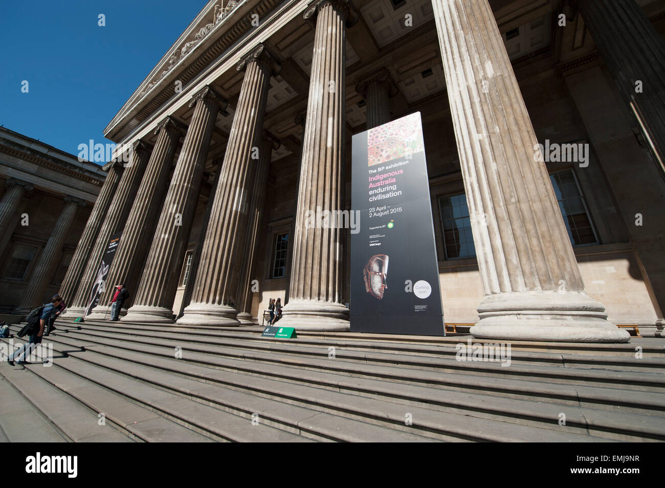 British Museum, London, UK. 21. April 2015. Indigenen Australien - Presse-Ansicht. Die BP-Ausstellung organisierte mit dem National Museum of Australia läuft vom 23. April bis 2. August 2015. Dies ist die erste große Ausstellung im Vereinigten Königreich eine Geschichte der indigenen Australien durch Objekte präsentieren und feiert die kulturelle Stärke und Widerstandsfähigkeit der Aborigines und Torres-Strait-Insulaner. Bildnachweis: Malcolm Park Leitartikel/Alamy Live-Nachrichten Stockfoto