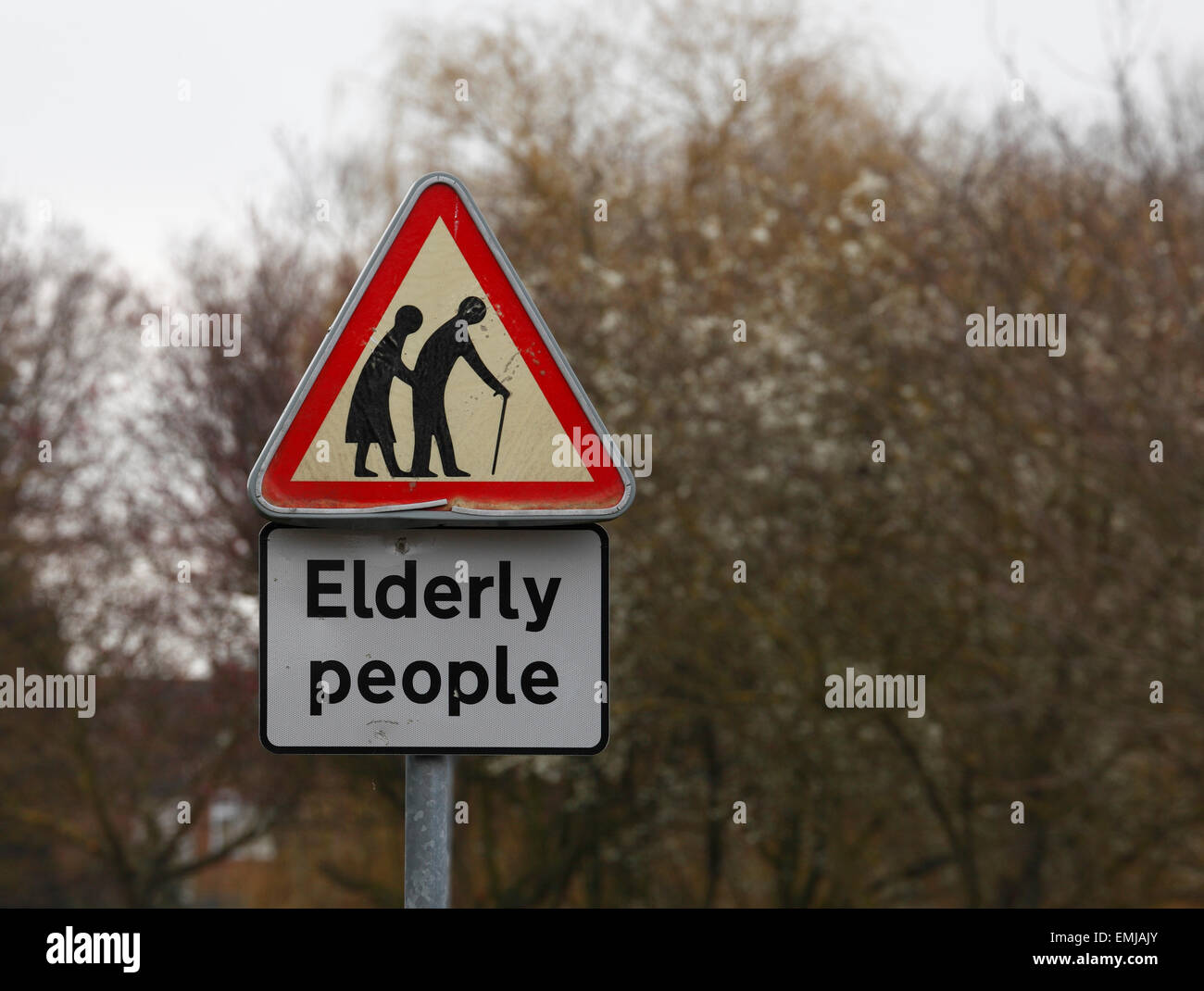 "Ältere Menschen" Warnzeichen Straße. Stockfoto