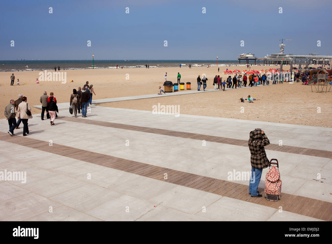 Scheveningen-Promenade und Strand in den Haag (Den Haag), Holland, Niederlande. Stockfoto