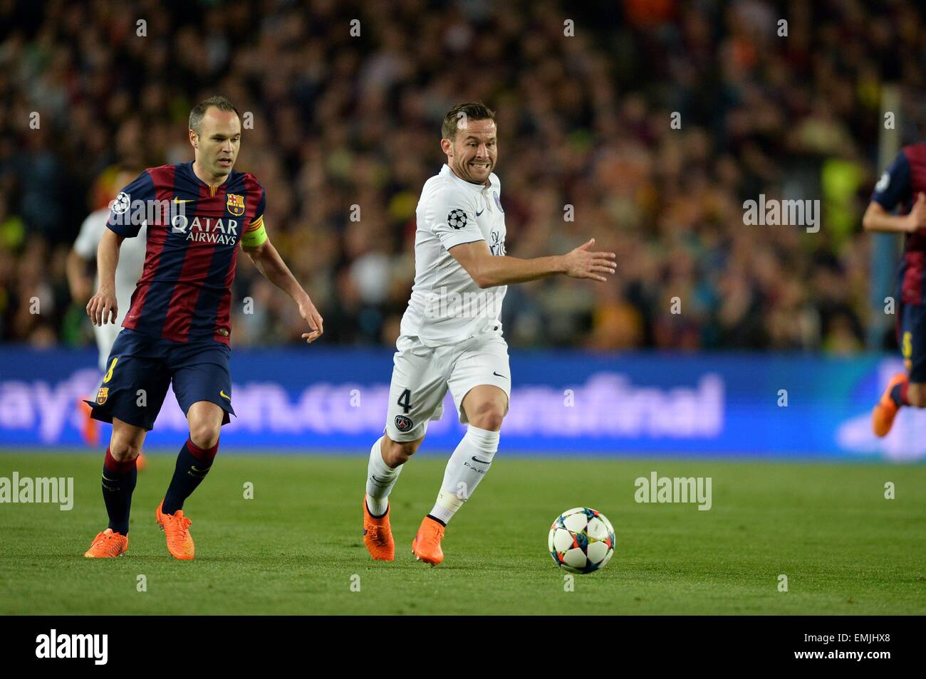 2015 Champions League Viertelfinale Barcelona V Paris SG 21. Apr Andres Iniesta (Bar) von Yohan Cabaye (Psg) geschlagen wird Stockfoto