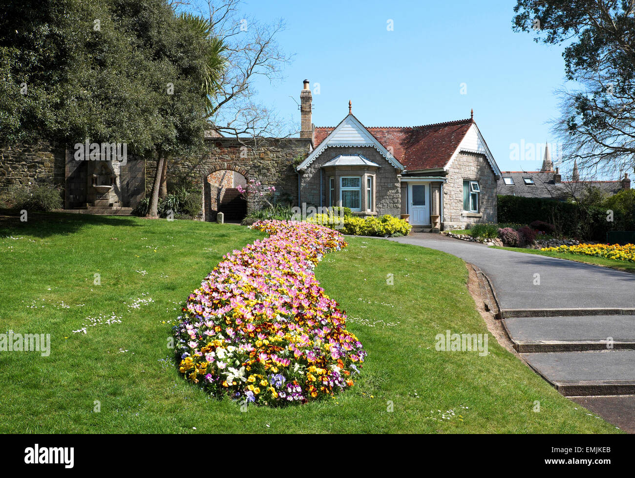 Frühling Blumen Betten im Victoria Park, Truro, Cornwall, UK Stockfoto
