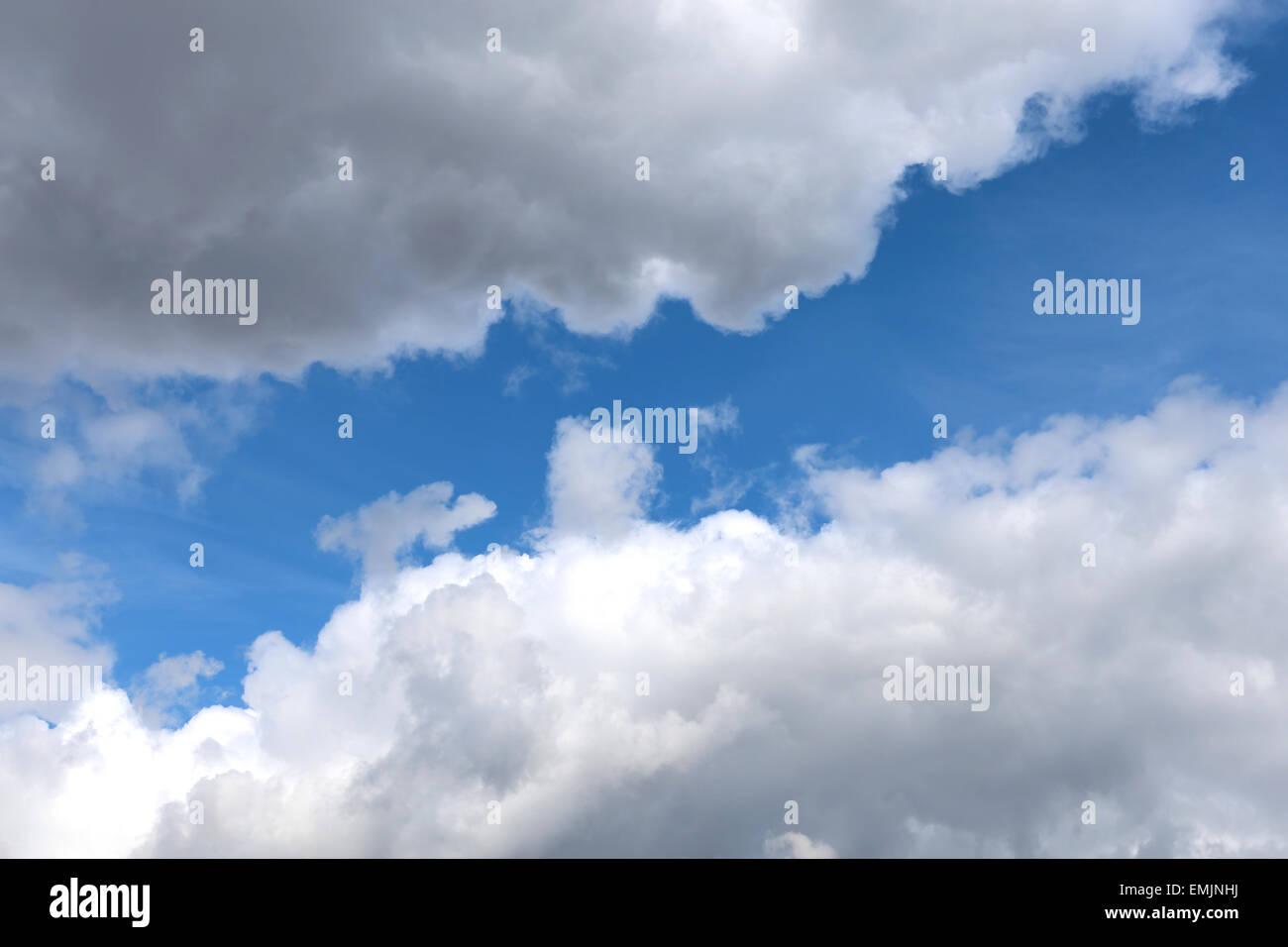 schönen Himmel und Wolken sonnigen Tag Stockfoto