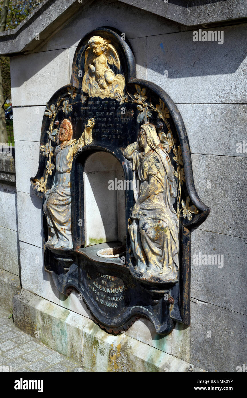 Trinkbrunnen von Wills Brüder 1860 früher befindet sich im Rathaus befindet sich jetzt im Friary, Cardiff, Wales, UK. Stockfoto