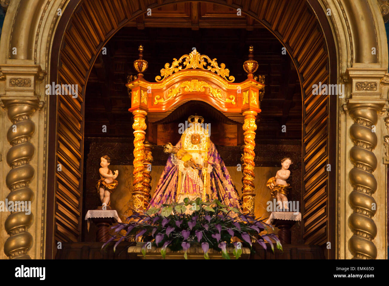 Schutzpatronin der Kanarischen Inseln, Virgen De La Candelaria in der Basilica de Nuestra Senora De La Candelaria auf dem Pilgerweg Stockfoto