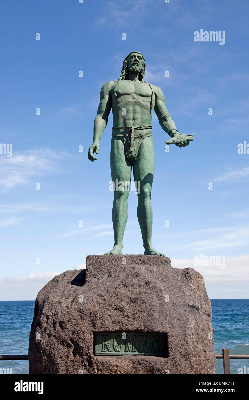 Statue der Guanchen König Mencey Romen, direkt am Wasser, Candelaria, Teneriffa, Kanarische Inseln, Spanien Stockfoto