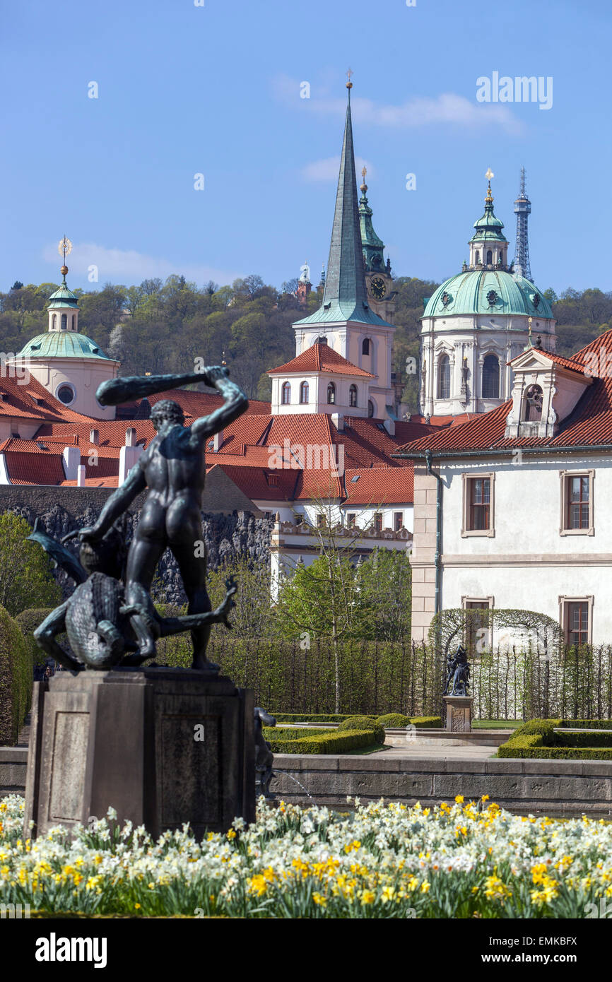 Palastgarten Wallenstein mit Statuen von Adrian de Vries, Mala Strana Prager Gärten Tschechien Stockfoto