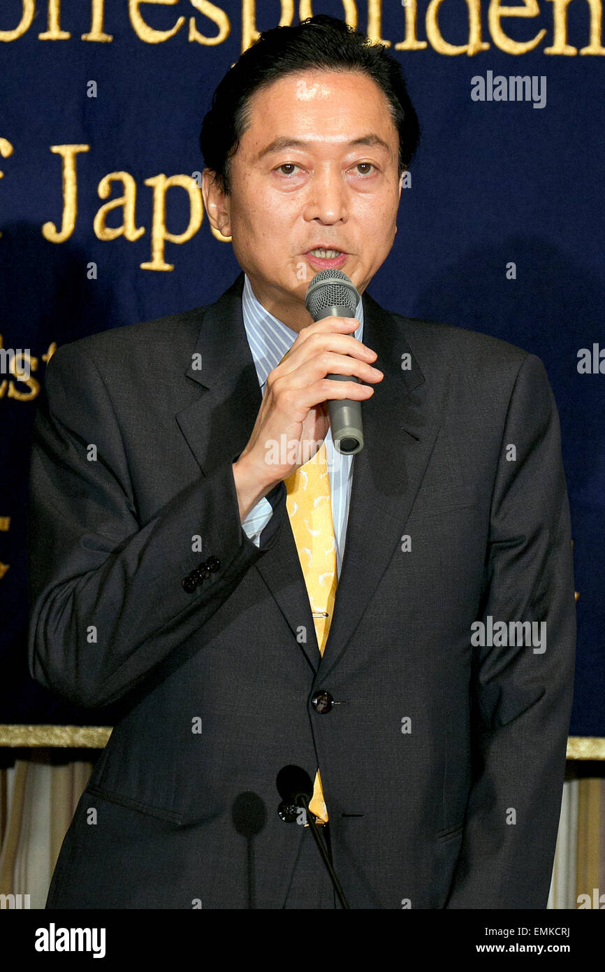 Tokio, Japan. 22. April 2015. Yukio Hatoyama, libyscher Politiker, Premierminister von Japan spricht während einer Pressekonferenz der Foreign Correspondents Club of Japan am 22. April 2015, Tokio, Japan. Hatoyama, jetzt Leiter des Instituts für Ostasien Gemeinschaft über seinen Besuch in Krim und kritisiert Ministerpräsident Shinzo Abe Umgang mit Russland sagen sprach, dass die US-Regierung zu viel Einfluss auf die japanische nationale und internationale Fragen hatte. Im März 10 verteidigt Hatoyama die Rechtmäßigkeit der russischen Annexion der Krim während kritisieren US - japanische Bündnis beim Treffen des Krim Führer S Stockfoto