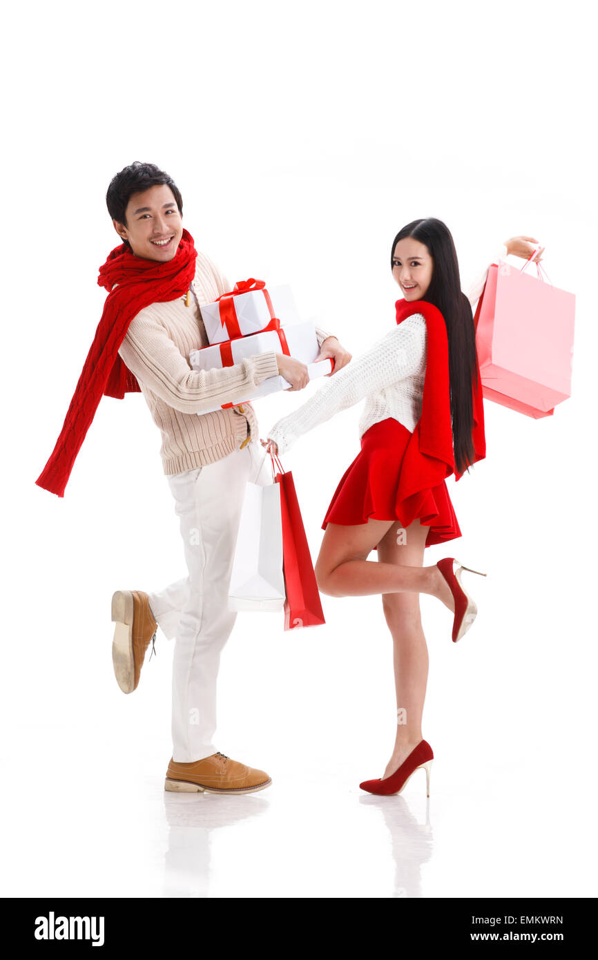 Die stilvolle junge Paare mit Einkaufstüten und Geschenk-box Stockfoto