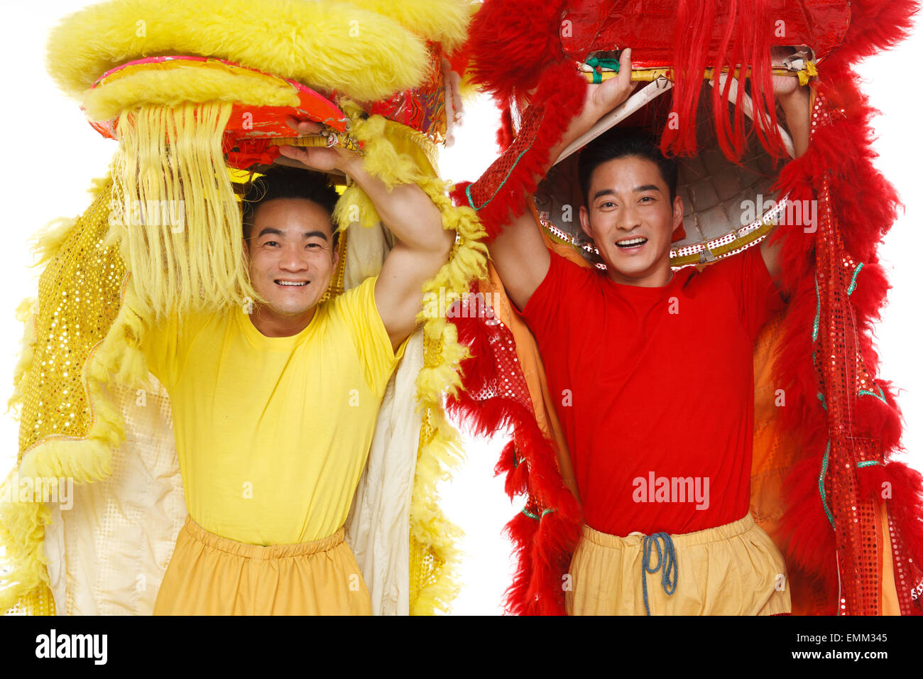 Die Darsteller in einem Löwentanz Stockfoto