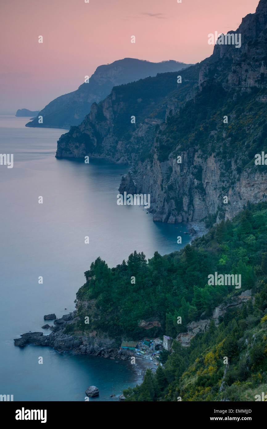 Am Abend Blick auf die Amalfi-Küste in der Nähe von Positano, Kampanien, Italien Stockfoto