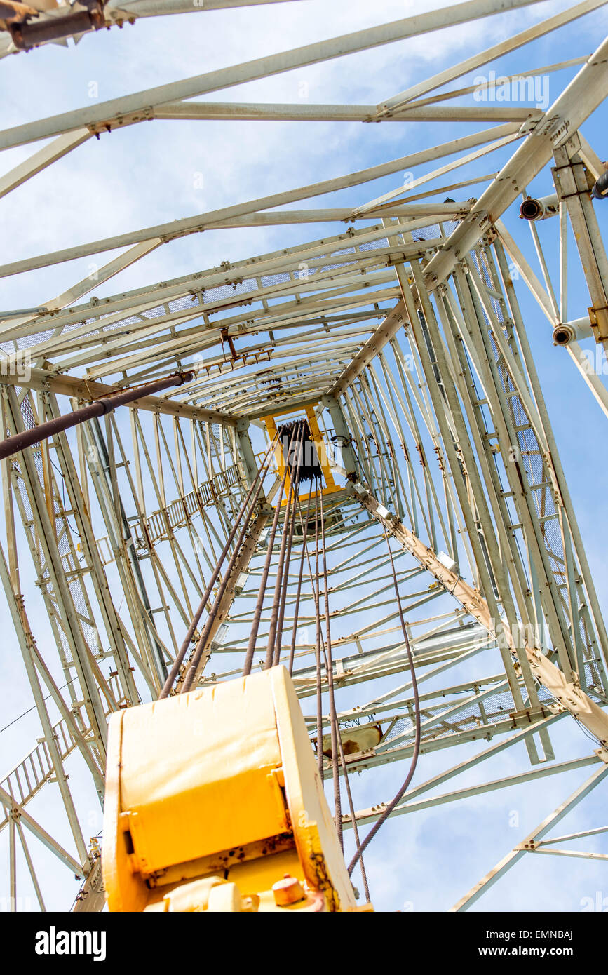 Oil Derrick und Top-Laufwerk zum Ozean Bohren Stockfoto