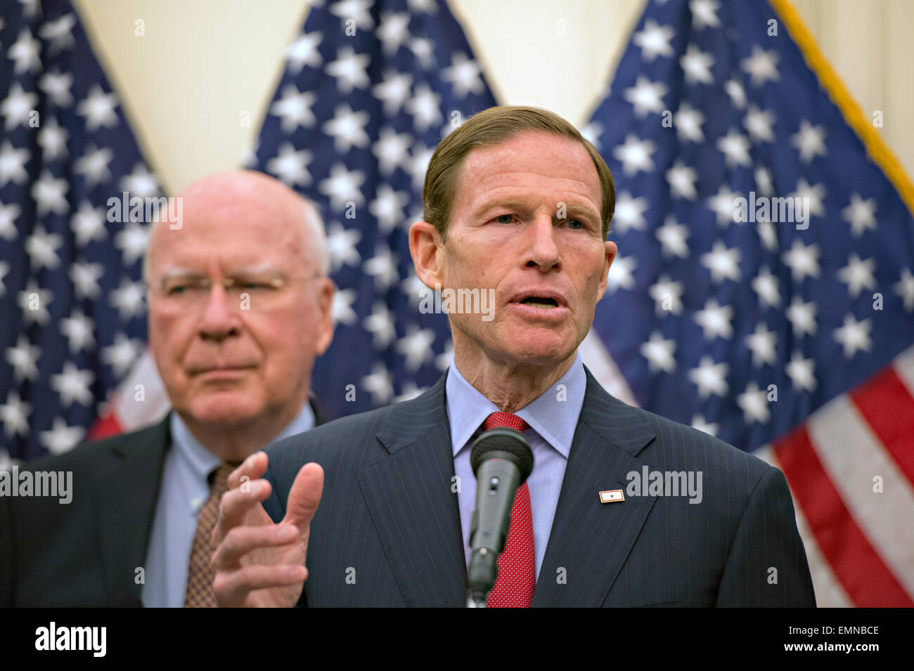 US-demokratische Senator Richard Blumenthal verbindet andere Senatoren für eine Pressekonferenz 16. April 2015 in Washington, DC. Stockfoto