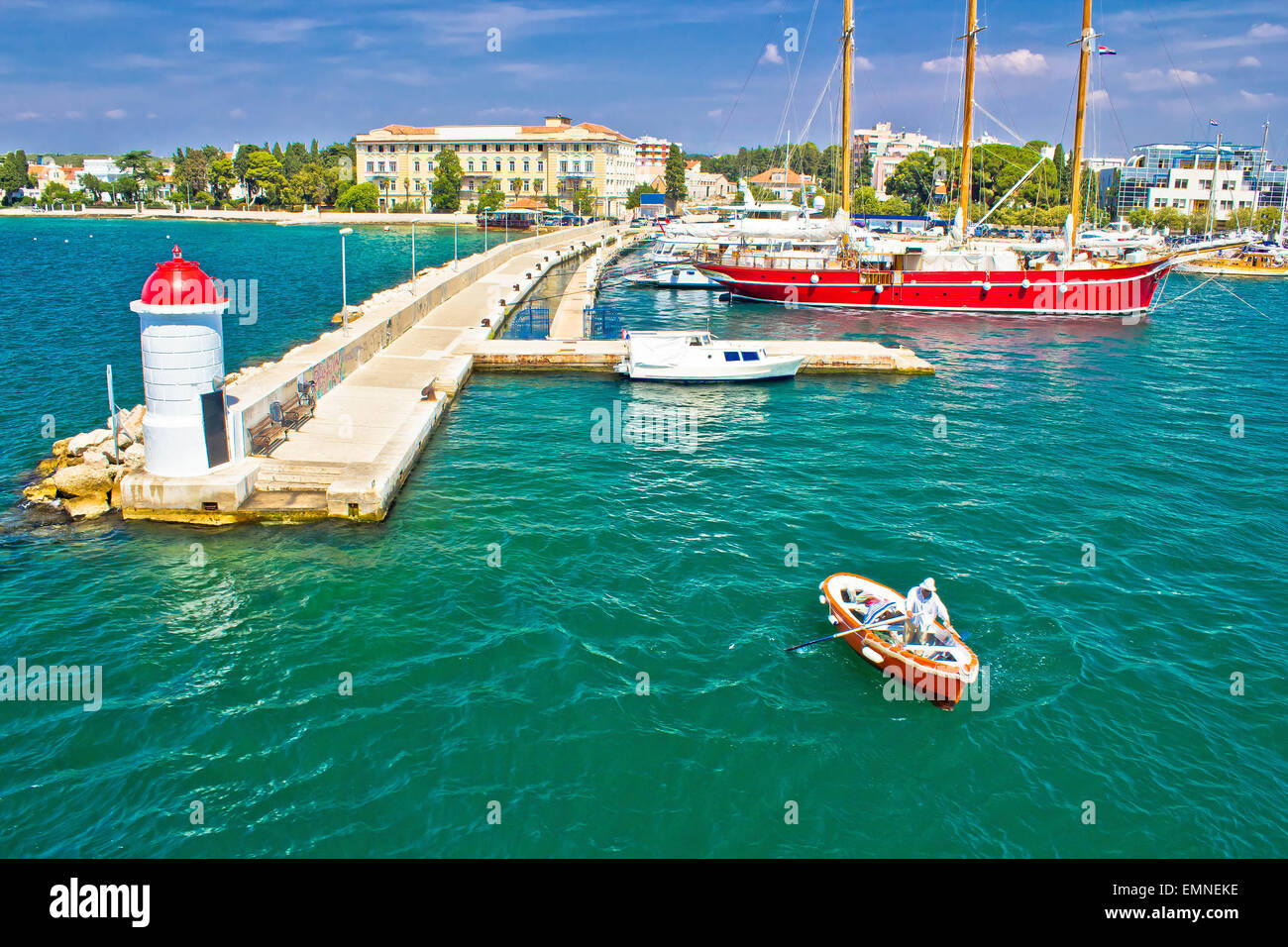 Zadar türkisfarbenen Meer Hafen Blick, Dalmatien, Kroatien Stockfoto