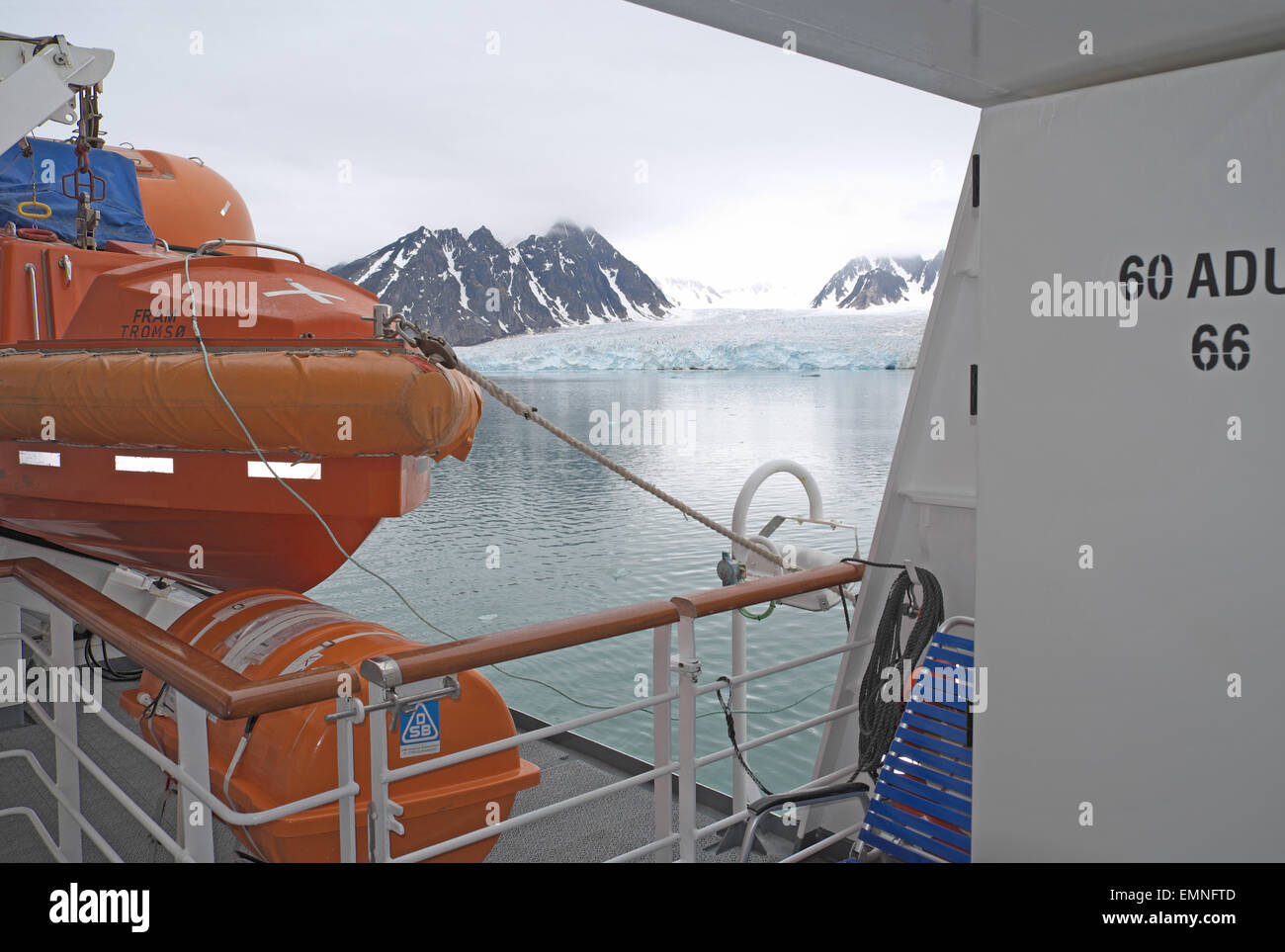 Die Schnauze eines der vielen Gletscher von arktischen Kreuzfahrtschiff mv fram gesehen, magdalenefjorden, nördlich von Spitzbergen, Svalbard. Stockfoto