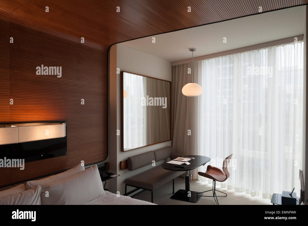 Schlafzimmer der Standard Hotel, ein luxuriöses Design Boutique Hotel in Manhattan, New York Stockfoto