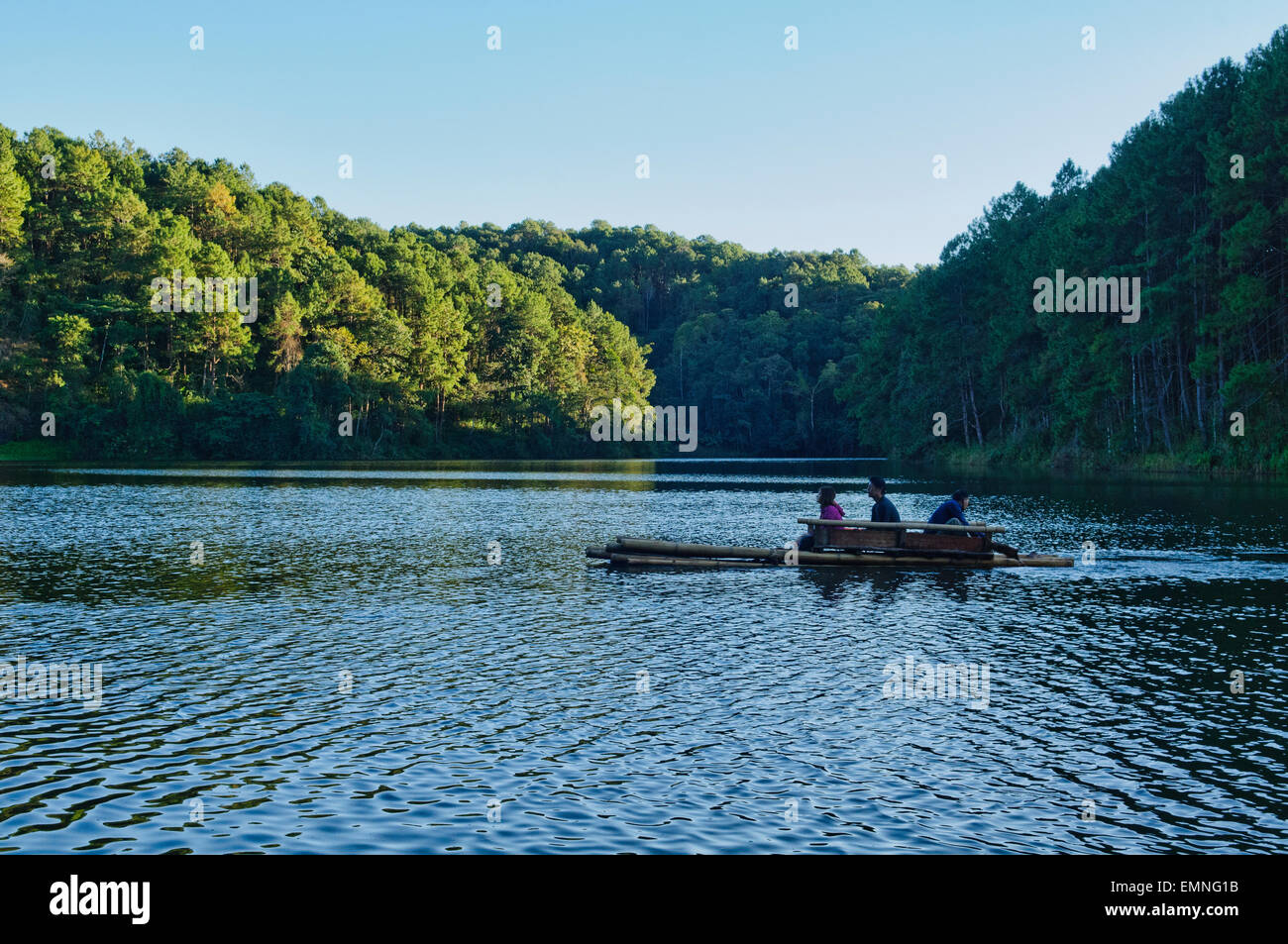 Wasser-Rafting in Pang Oung See an der burmesischen Grenze, ein Reservouir-Projekt von Pang Tong Royal Project, Thailand Stockfoto