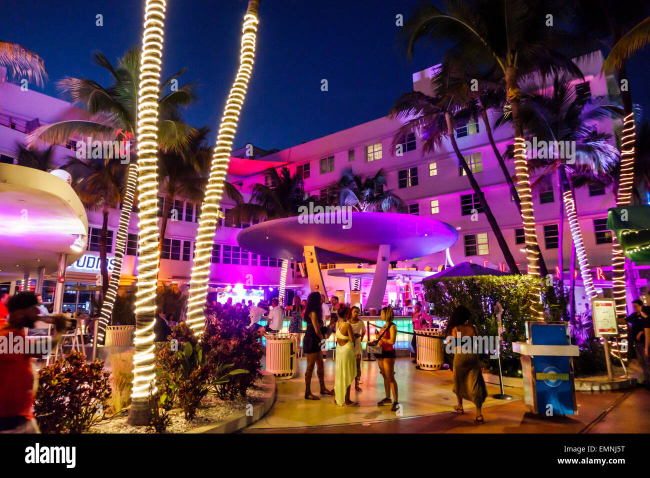 Miami Beach, Florida, Ocean Drive, Clevelander, Hotel, Nachtabend, Restaurant, Restaurants, Restaurants, Restaurants, Restaurants, Cafés, FL150225010 Stockfoto