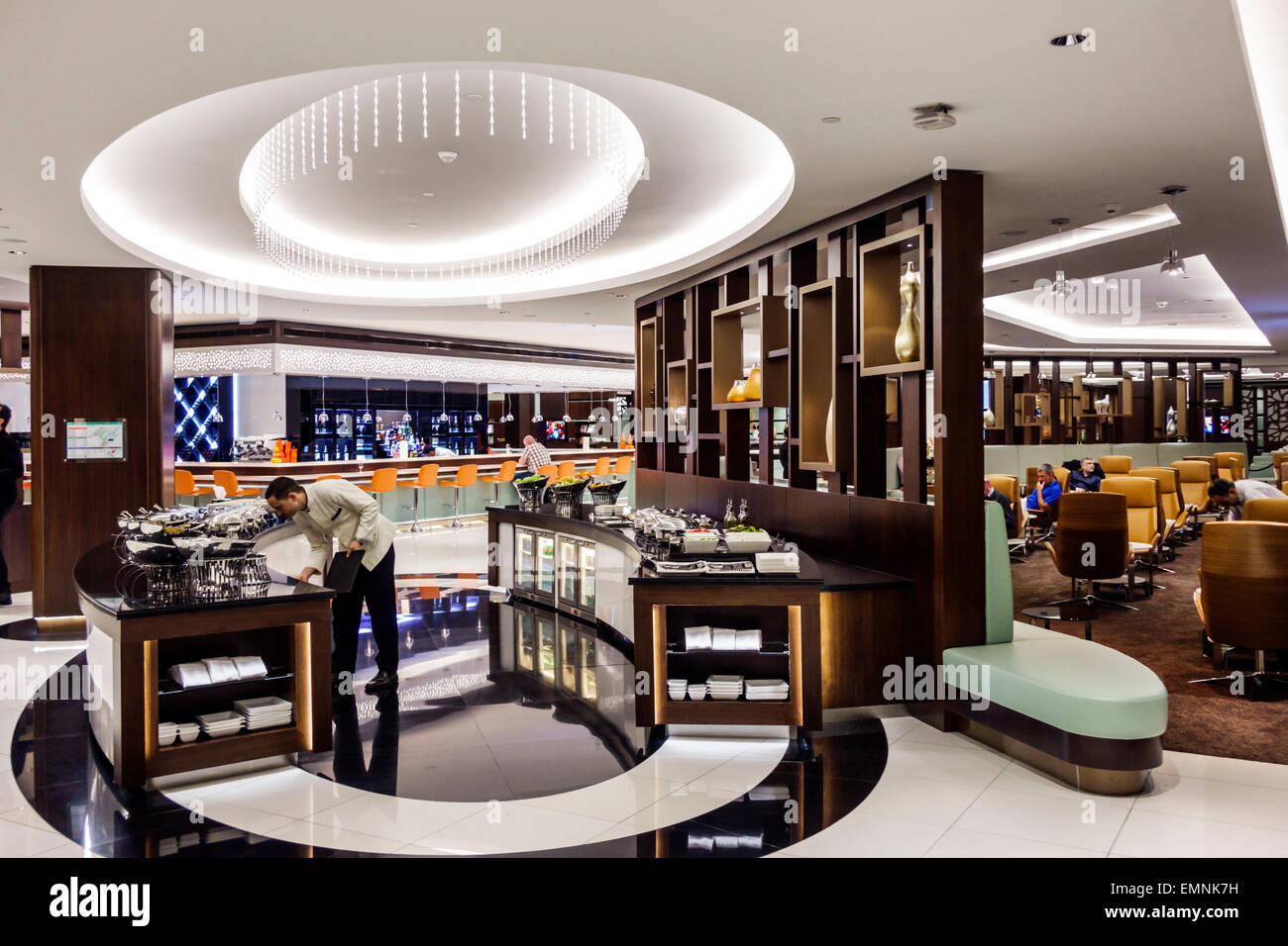 Abu Dhabi Vereinigte Arabische Emirate VAE,Internationaler Flughafen,AUH,Terminal,Gate,innen,Etihad First Business,Class Lounge,Buffettisch,UAE15022704 Stockfoto