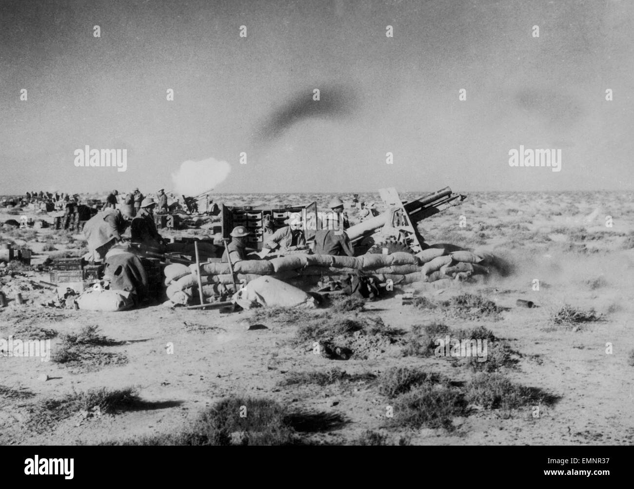 Britische Artillerie in Aktion, 20. Januar 1941 angegriffen bombardieren Tobruk vor der Infanterie und Panzer Stockfoto
