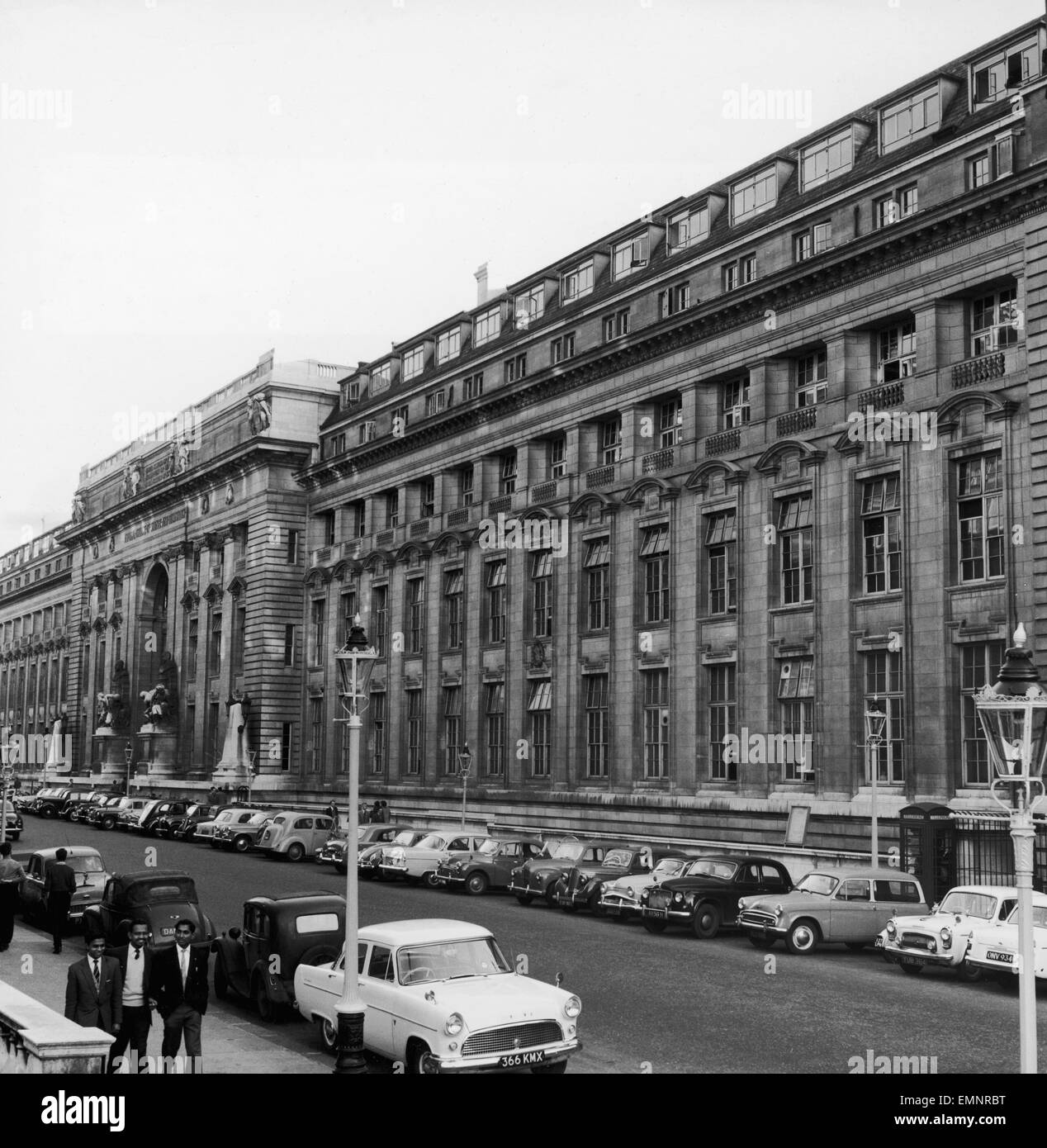 Parken außerhalb des Imperial College of Science und Technologie in South Kensington, London. Ca. 1960. Stockfoto
