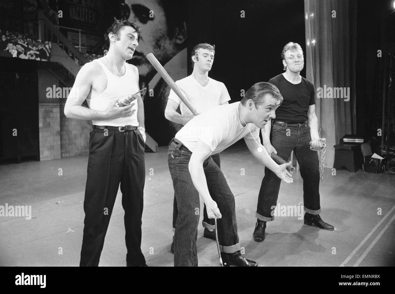 Mitglieder der Besetzung von Fett während einer Generalprobe im Teatro Coventry hier auf der Bühne zu sehen. Die Show inmitten der 50er Jahre Rock ' n Roll Jahre tourt die Provinzen, bevor wir ins Londoner West End. 30. Mai 1973 Stockfoto