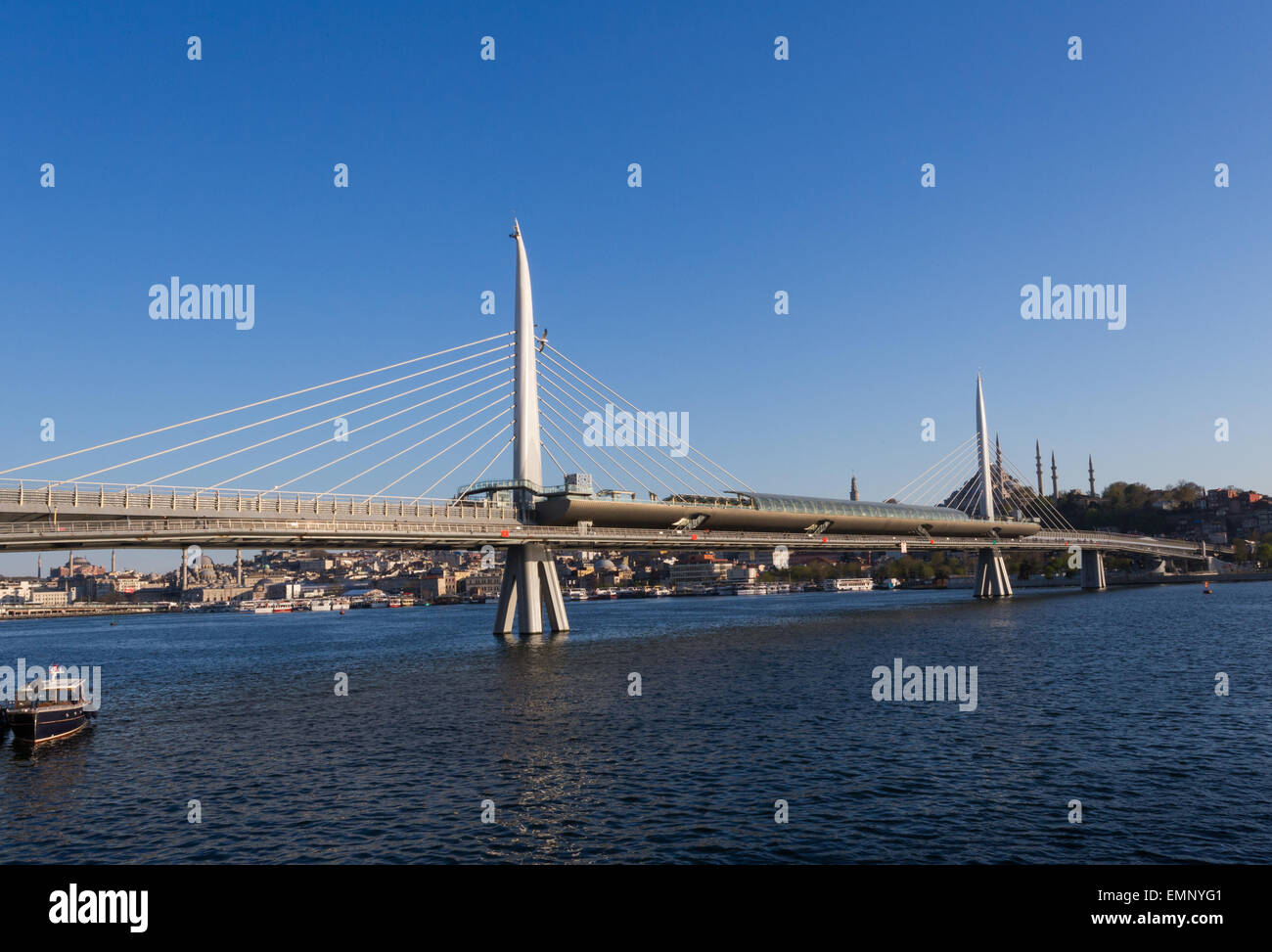 Goldene Horn U-Bahn-Brücke in Istanbul Türkei Stockfoto