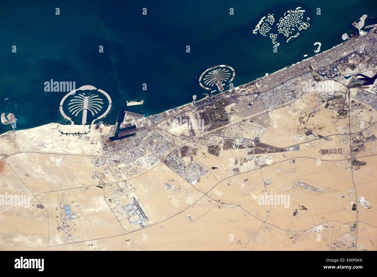 Blick von der internationalen Raumstation ISS des künstlichen Inseln und der Küste von Dubai, Vereinigte Arabische Emirate. Stockfoto