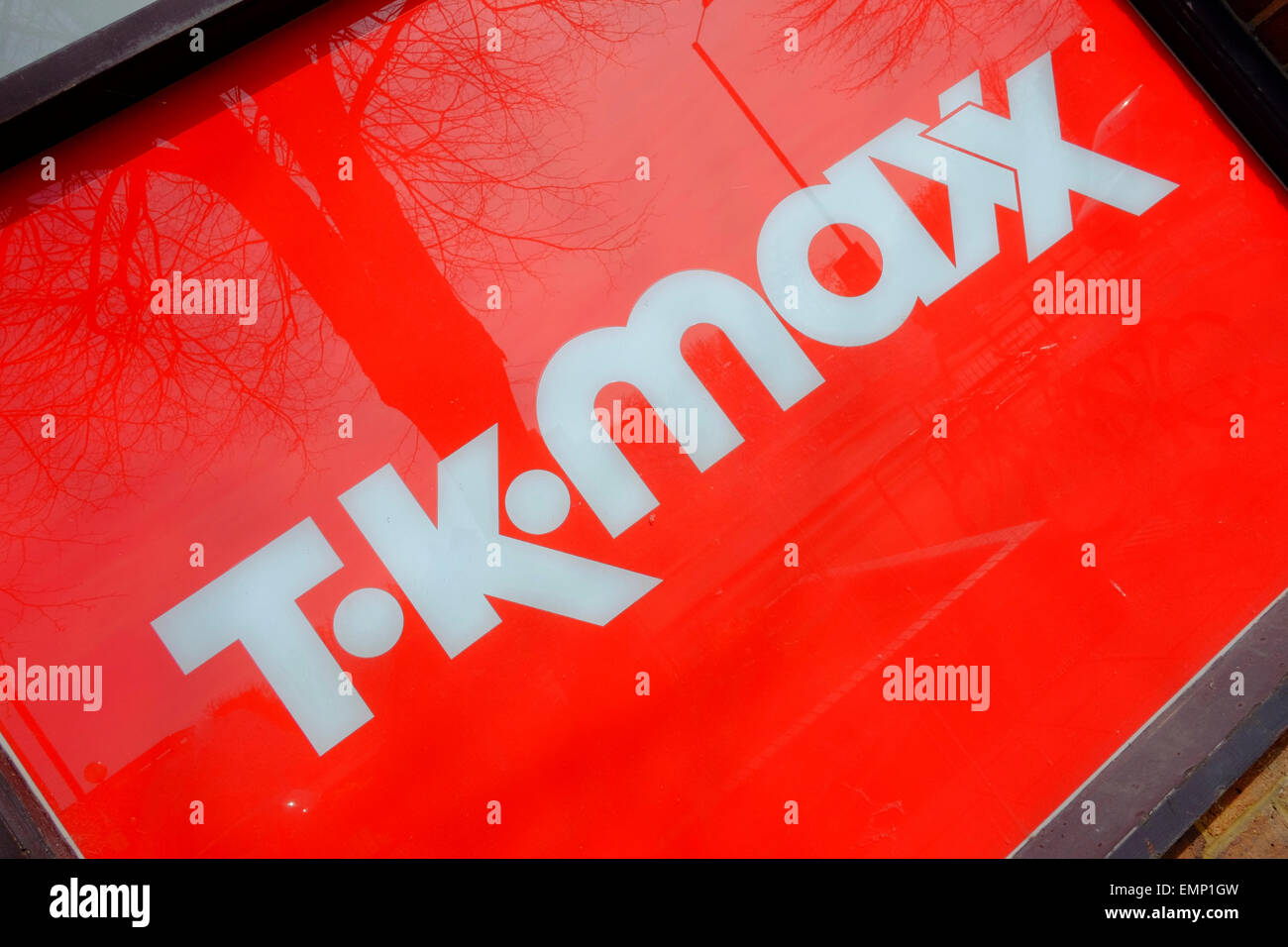 T.K.max Kaufhaus Logo im Fenster Stockfoto