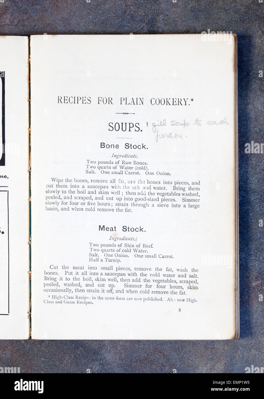 Suppen - Knochen Lager Fleischbrühe - einfach Kochen Rezepte - das offizielle Handbuch von der National Training School of Cookery Stockfoto