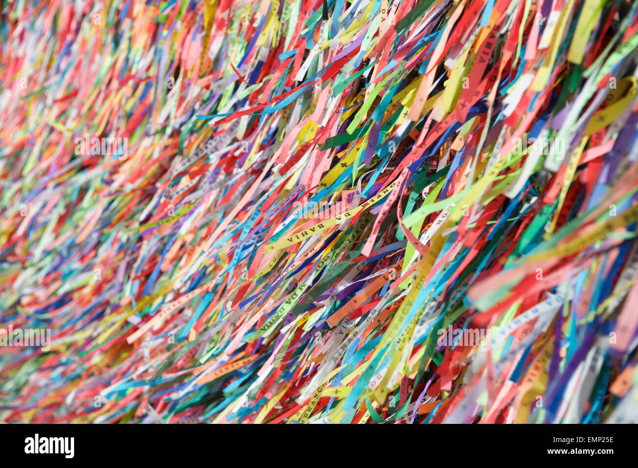 Wand der Fita Do Bonfim Brasilien wünschen Bänder aus der berühmten Igreja Nosso Senhor Do Bonfim da Bahia Kirche in Salvador da Bahia Brasilien Stockfoto